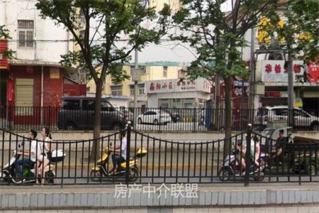 东方绿洲毛坯房130平方106万